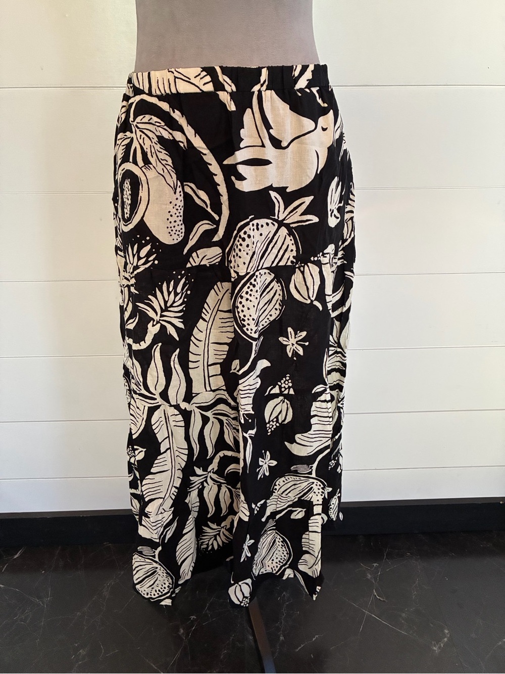 Christian Siriano Black and Cream Tropical Maxi Skirt Size Small